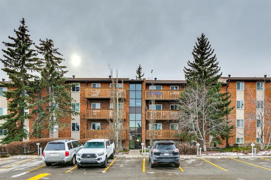 New property listed in Canyon Meadows, Calgary